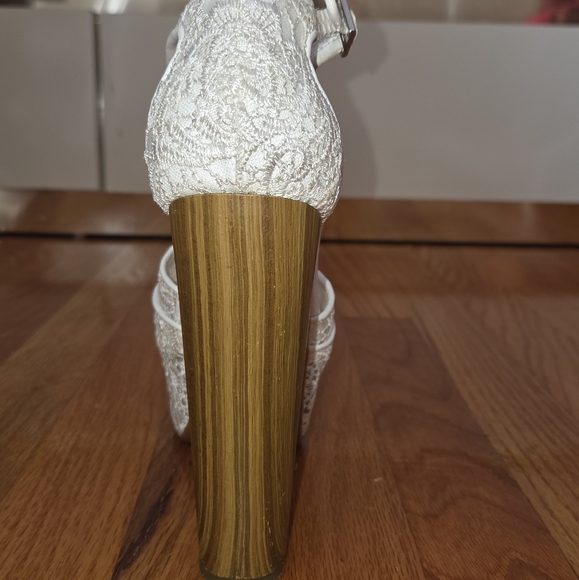 Jessica Simpson White Lace Platforms - Picture 8 of 14